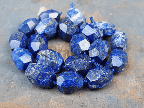 lapis_lazuli_koralky_prirodne_velke